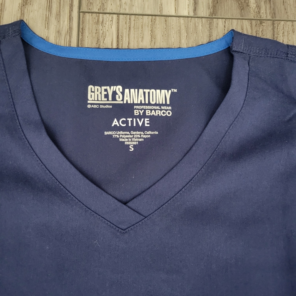Grey's Anatomy by Barco, Women's Active Scrubs Top, Navy Blue, Size Small